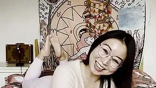 Ersties'in sevimli Çinli kızı bizim için mastürbasyon videosu çekmekten çok mutluydu.